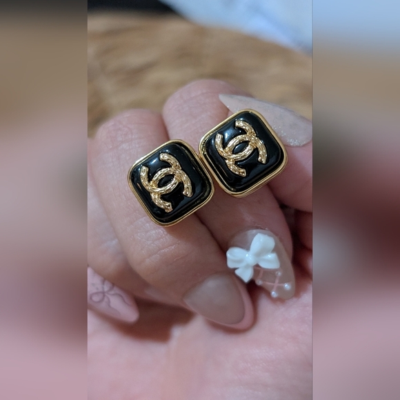 Luxury Chic Gold and Black Logo Earrings "Chanel" Style - Picture 3 of 7
